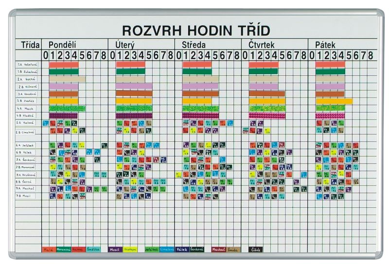 Plánovací tabule se školním rozvrhem hodin.